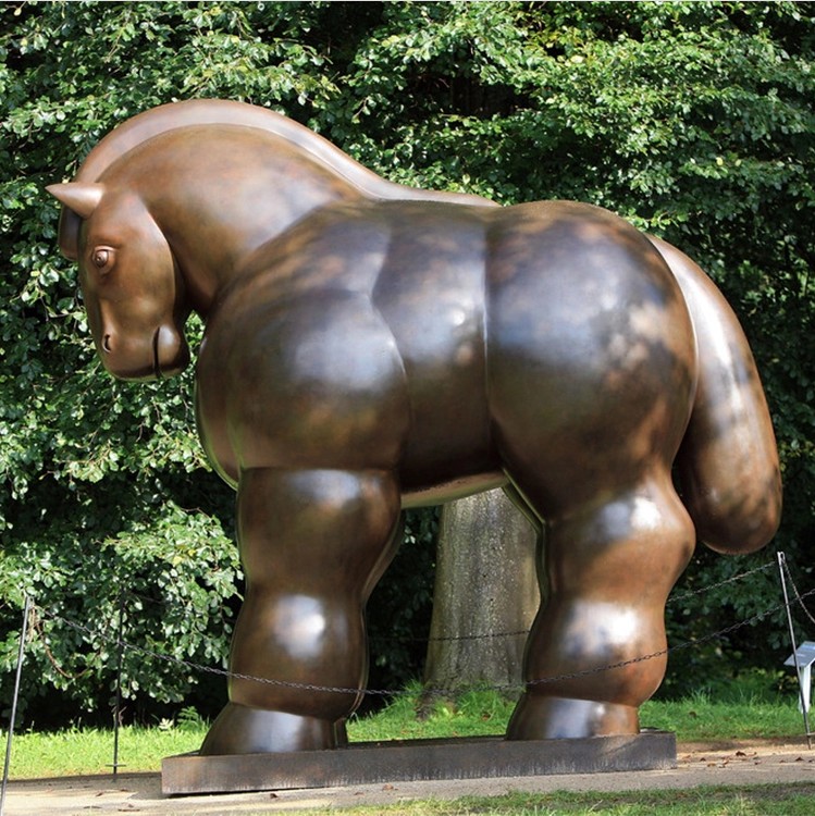 Abstract Fernando Botero Famous umfazi Ihashe Bronze umfanekiso oqingqiweyo